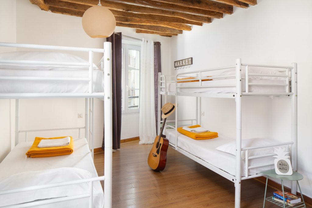 4 bunk beds.
This quadruple room features air conditioning and a bathroom which has a shower, a toilet and a hairdryer.